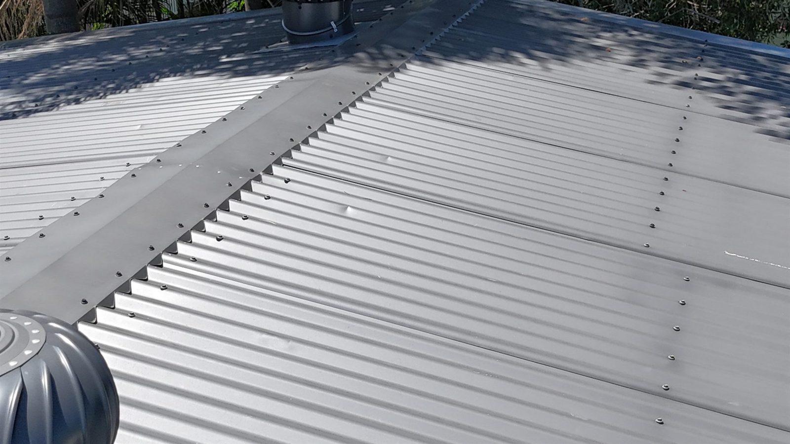 Roof ridge capping detail